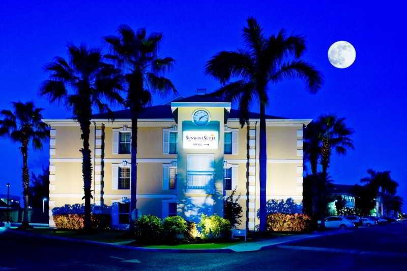 Sunshine Suites Resort West Bay Exteriér fotografie